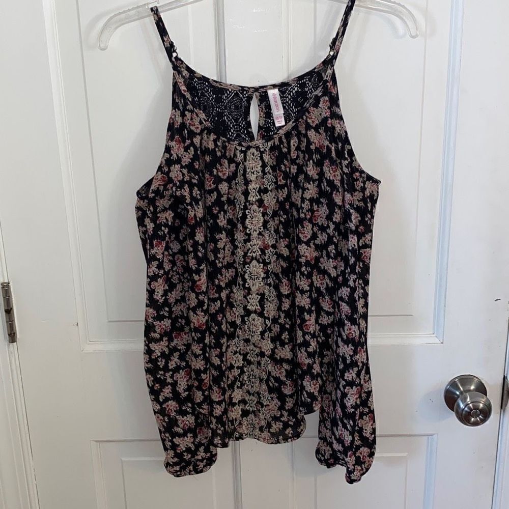 Xhiliration floral cold shoulder blouse size XS